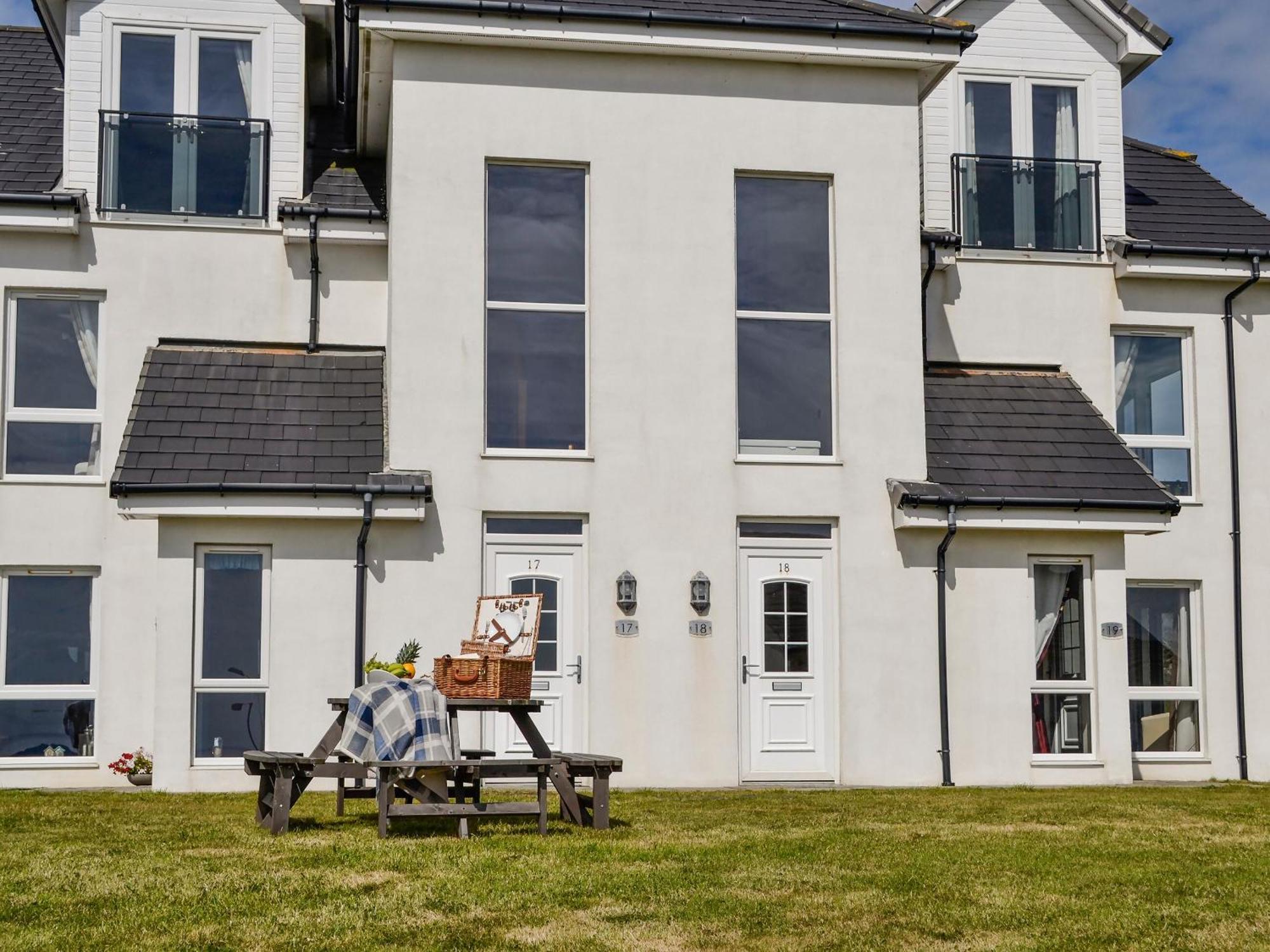 Seaviews And Hot Tub At The Fairways - Uk39821 Villa Portpatrick Exterior photo